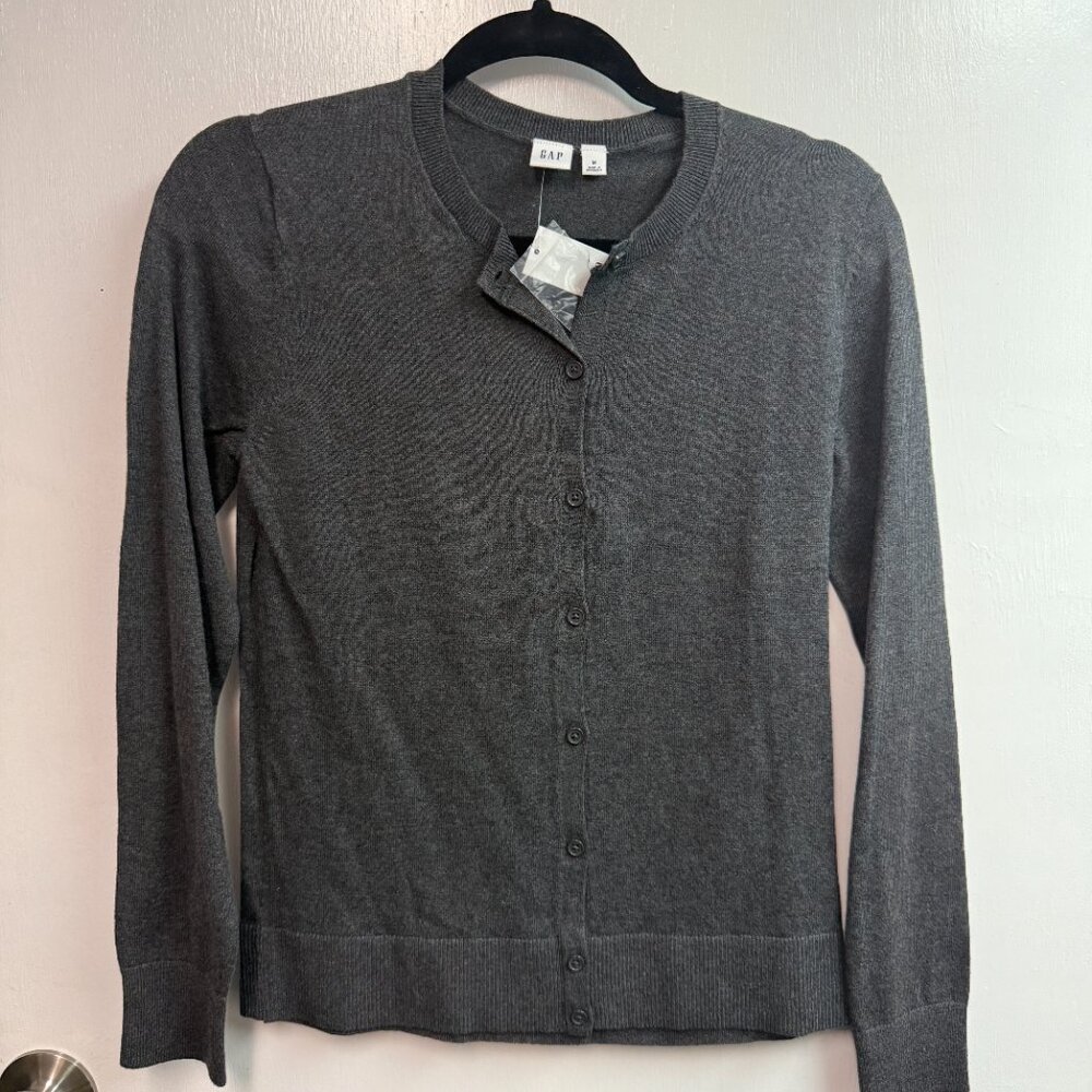 GAP Women's Gray Crewneck Button Down Long Sleeve Cardigan Sweater Sz M NWT